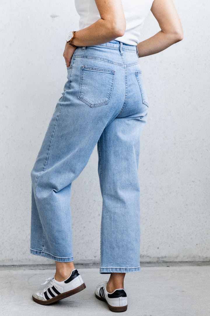 Casey Crop Jean - Light Wash